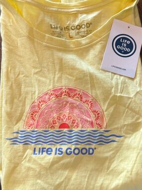 NWT Life is Good Women’s Yellow Graphic Tee - Sun & Waves - Size Large